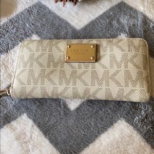 Michael kors wallet